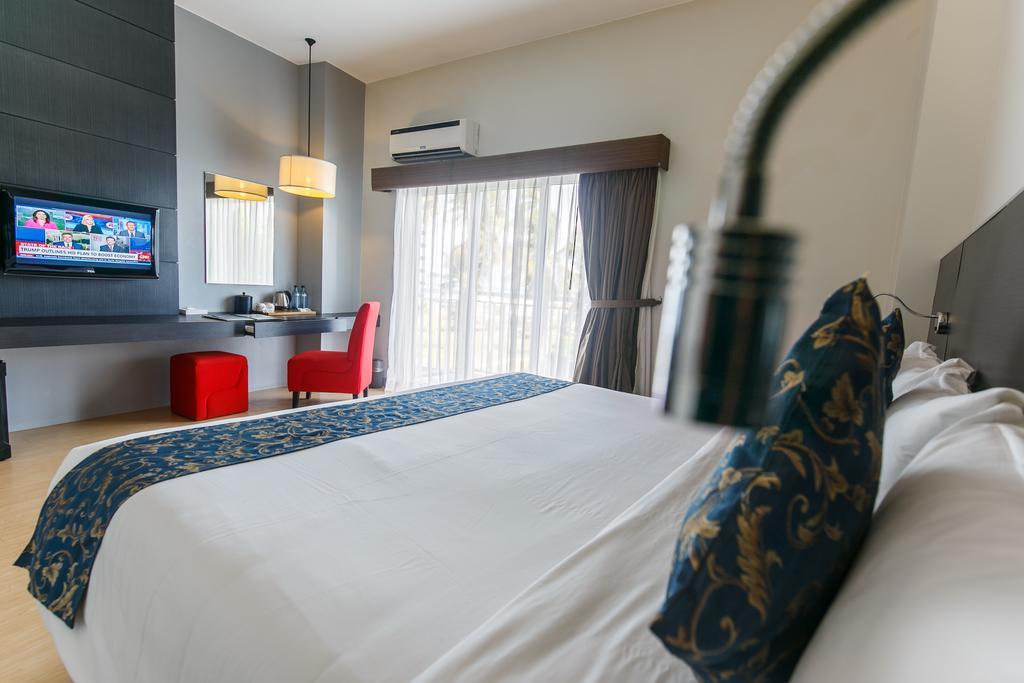 Solea Seaview Resort Lapu-Lapu City Bagian luar foto